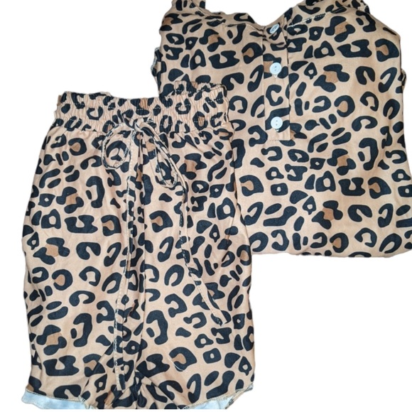NEW Cute 2 PIECE Women’s Lounge set top and shorts set Leopard print SZ Medium - Picture 2 of 2